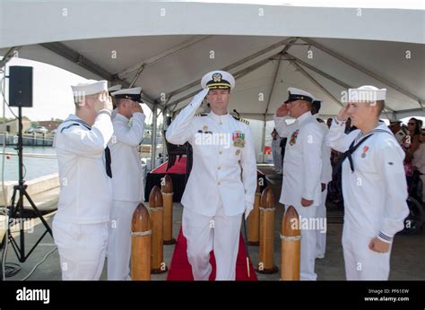 180810 N Yo707 116 Norfolk Aug 10 2018 Capt Chris H Inskeep Commodore Of Destroyer