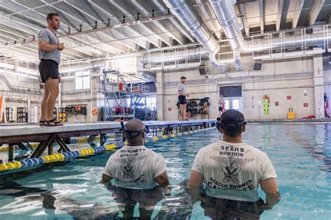 5 Ways Navy Rescue Swimmers Train