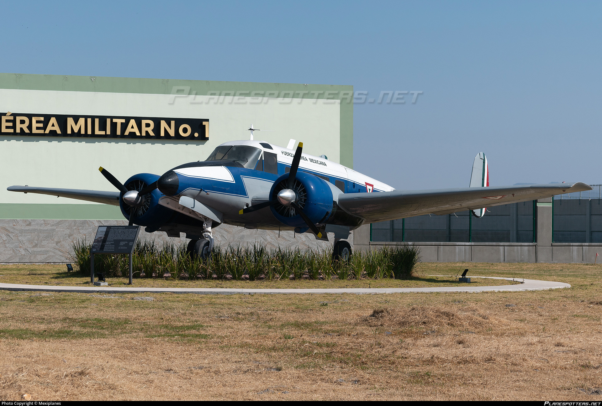 Etl 1319 Fuerza A Rea Mexicana Mexican Air Force Beechcraft 18 Photo By Mexiplanes Id