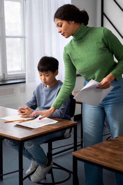 Free Photo Full Shot Kid Cheating At School