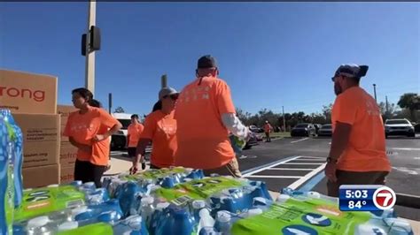 Gem Distributes Supplies Water In Fort Myers Opa Locka Food Truck Serves Residents Of Naples