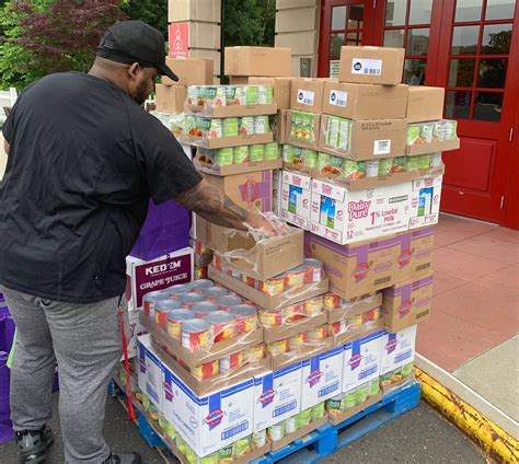 Help Staten Island Families Recieve The Food And Necessities To Thrive The New York Foundling