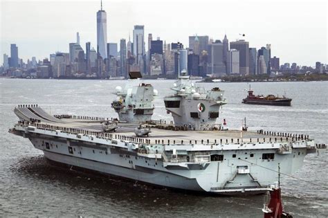 Hms Queen Elizabeth Anchors Off New York