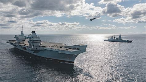 Hms Queen Elizabeth Conducts F 35B Operations In Company With Hms Dragon During Westlant19