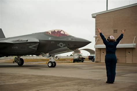 Marine Corps Receives Its First F 35C Fighter Jet