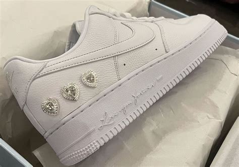 Nike Air Force 1 Low Love You Forever De Drake Es Un Tributo A Su Madre Y Su Libro Favorito