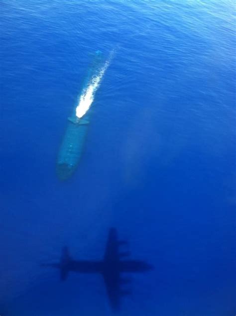 Russian Sub At Periscope Depth With U S Navy P 3 Overhead Russian Submarine Submarines Us