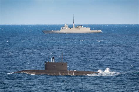 Russian Submarine Spotted Near France Escorted By French Navy