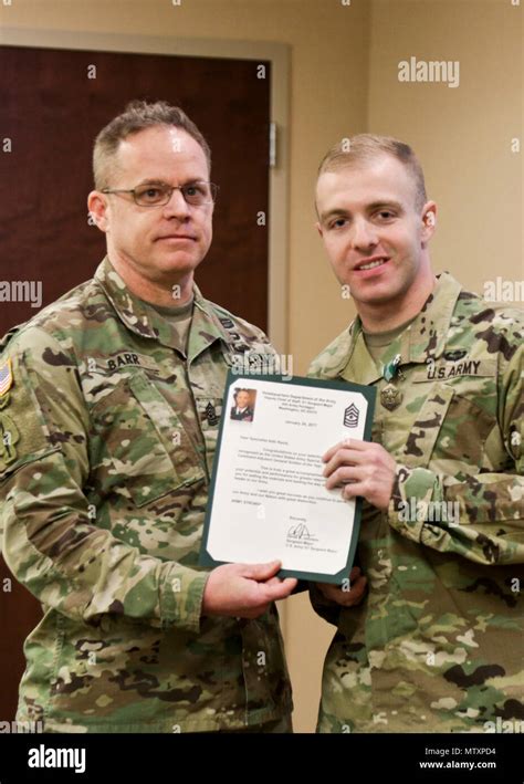 Spc Seth Ravid Right With 4Th Battalion 7Th Special Forces Group Airborne Poses With Sgt