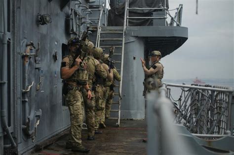 The Pic Of The Day Marine Corps Join Navy Seal Team In Vbss Training Sofrep