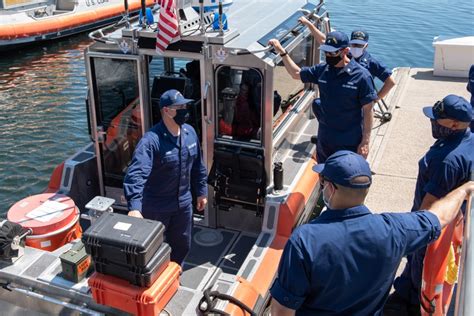 United States Coast Guard Reserve Join The Reserve Reserve Careers