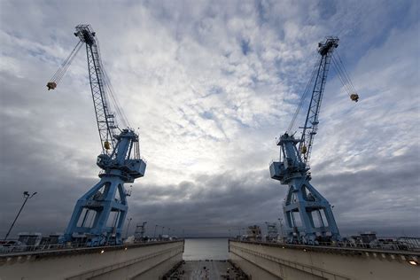 Watch 704 Metric Ton Unit Lifted By Railed Mounted Gantry Crane Newport News Shipyard